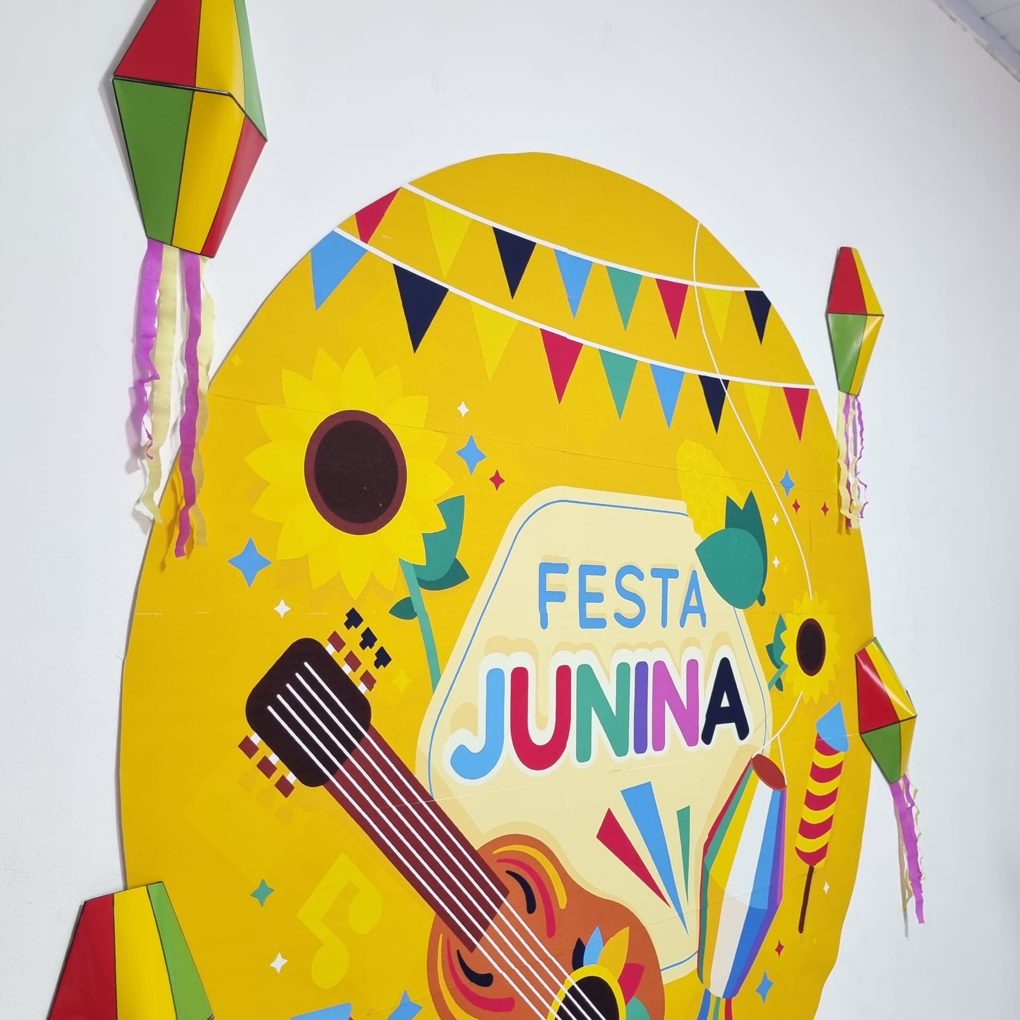 PAINEL REDONDO FESTA JUNINA - (COLORIDO COM BALÃO 3D) - Imagem 2