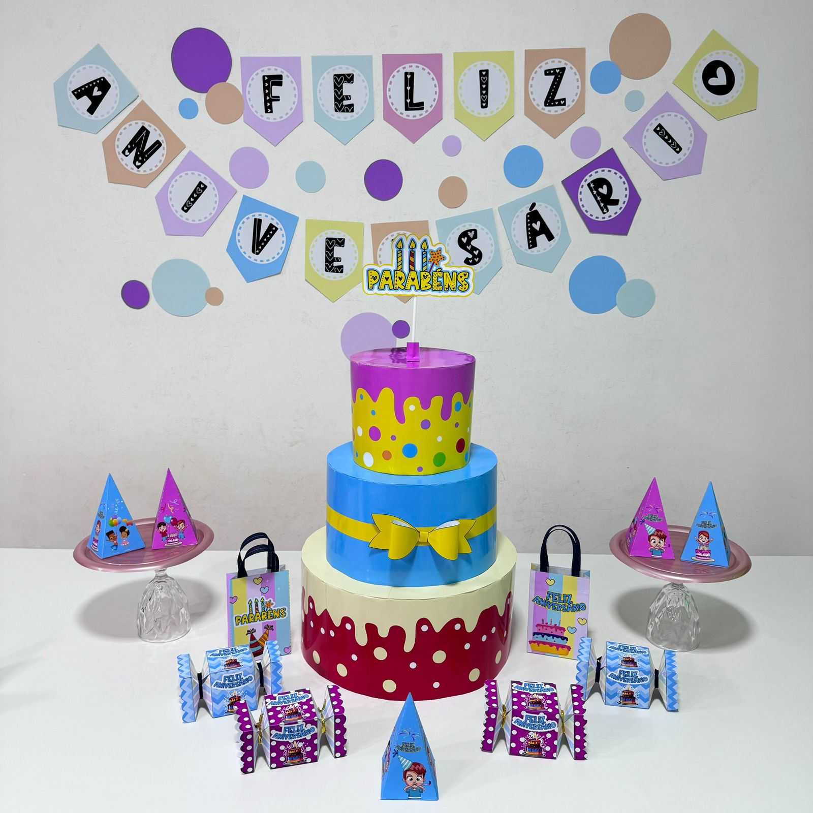 KIT ANIVERSÁRIO COM BOLO FAKE - Imagem 2