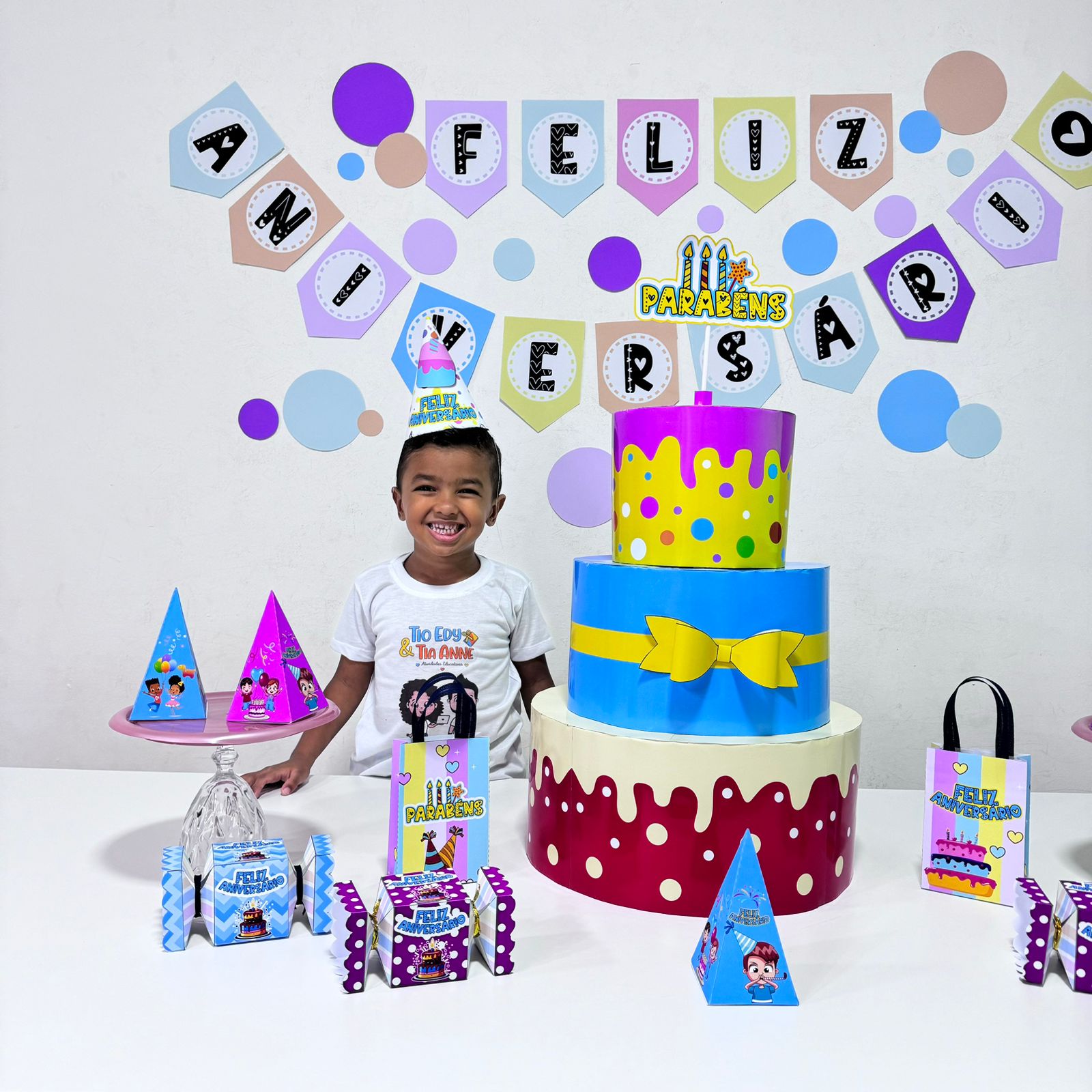 KIT ANIVERSÁRIO COM BOLO FAKE