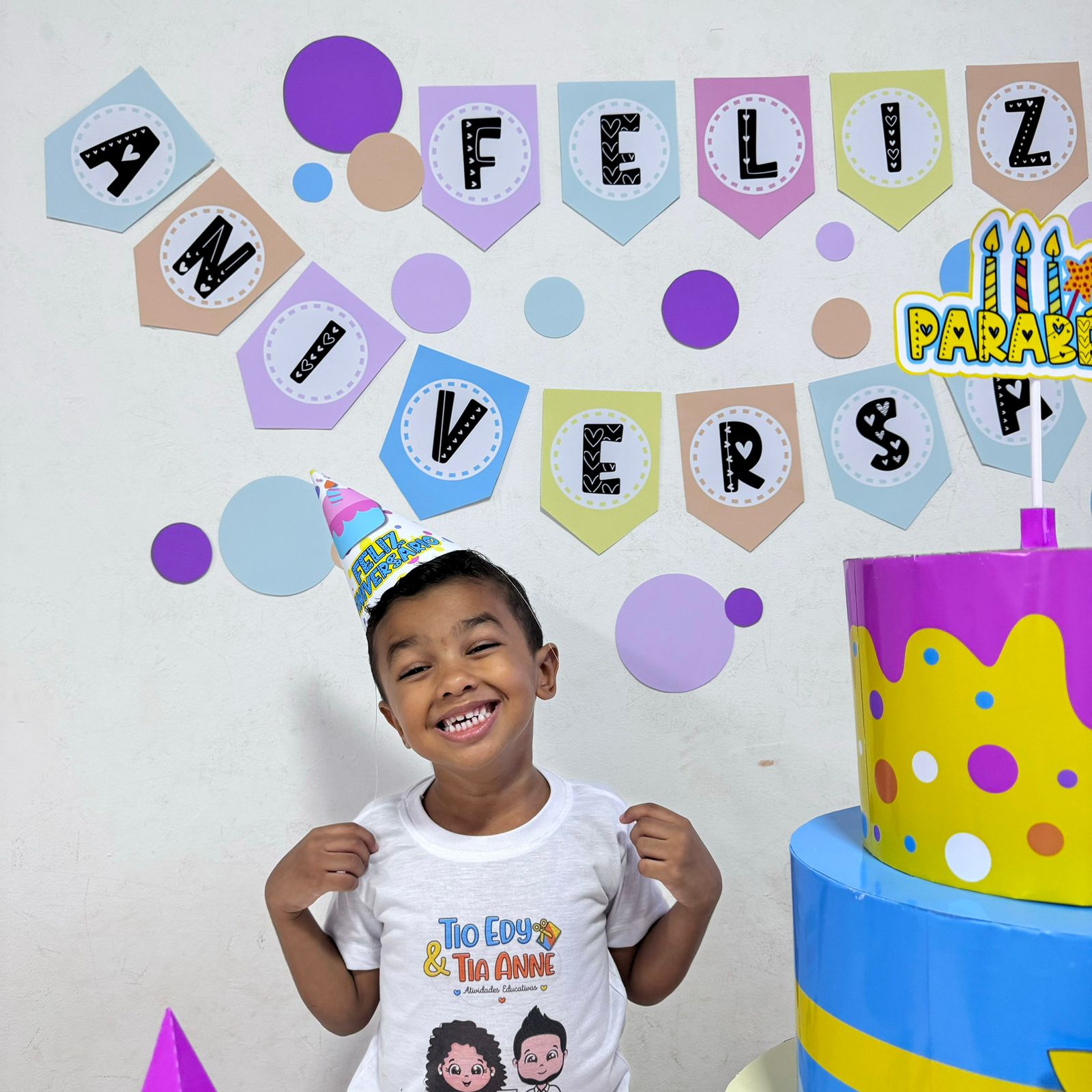 KIT ANIVERSÁRIO COM BOLO FAKE - Imagem 9