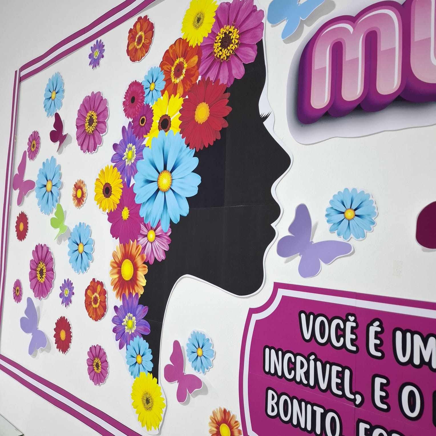 PAINEL DIA DA MULHER – SILHUETA COM FLORES - Imagem 3