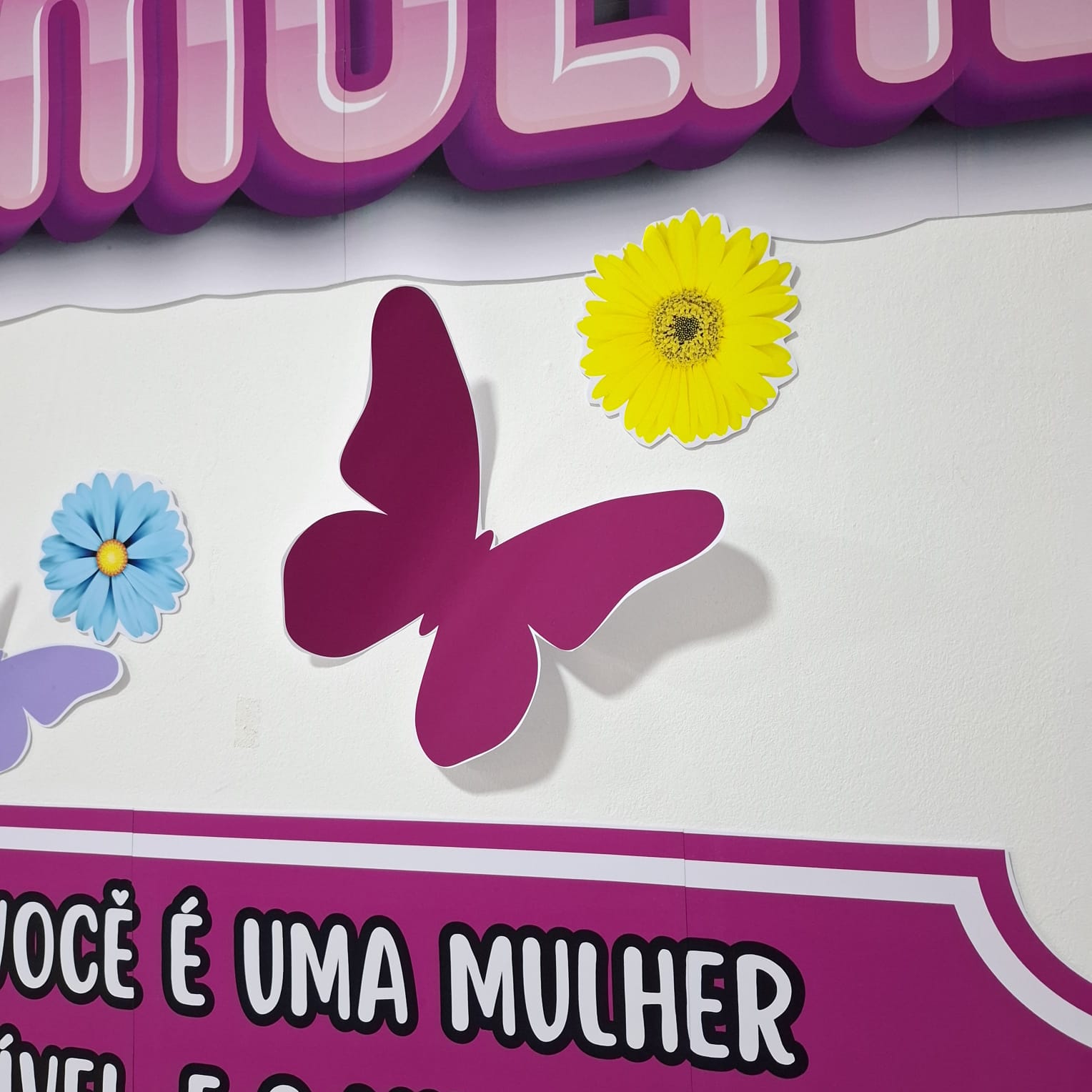 PAINEL DIA DA MULHER – SILHUETA COM FLORES - Imagem 4