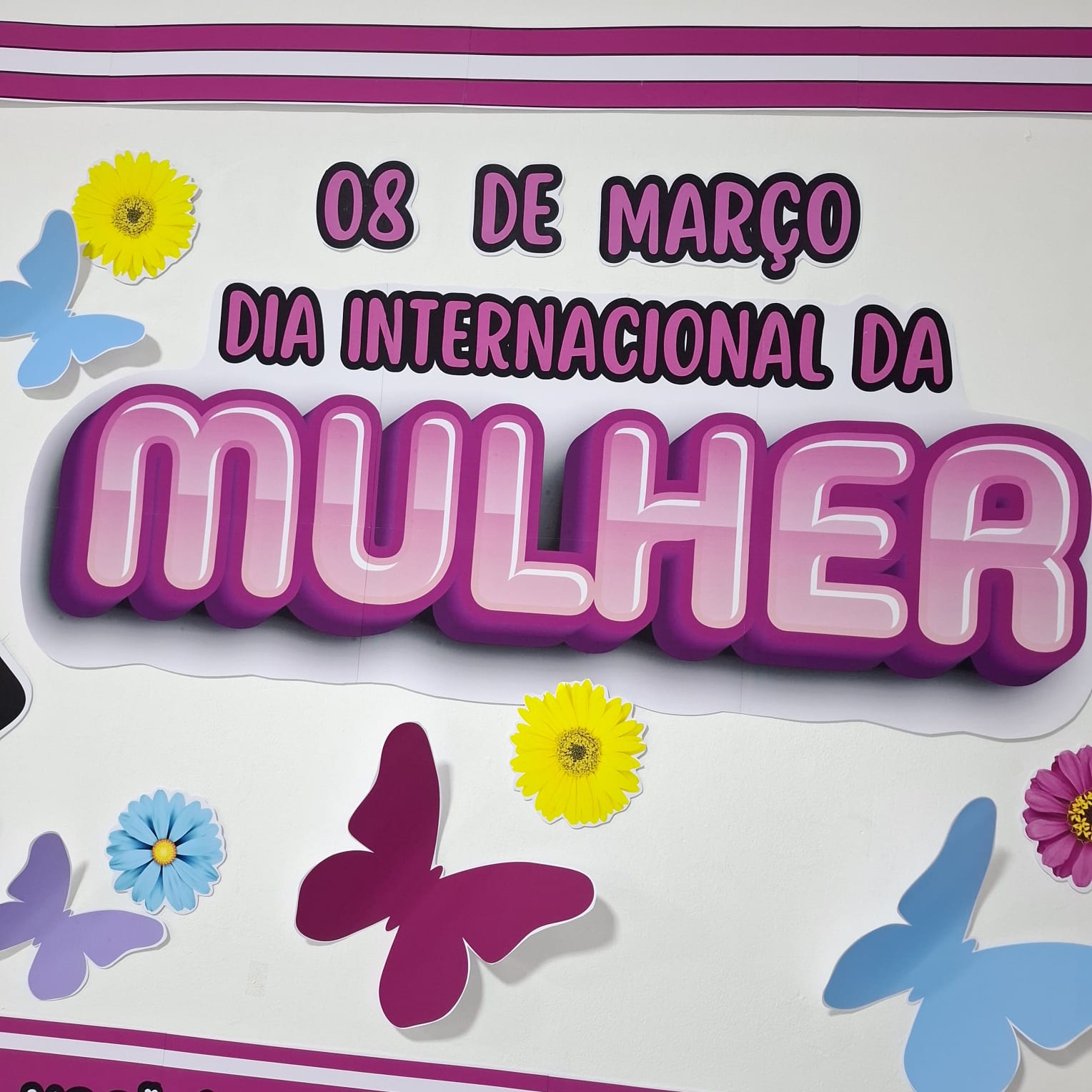 PAINEL DIA DA MULHER – SILHUETA COM FLORES - Imagem 2