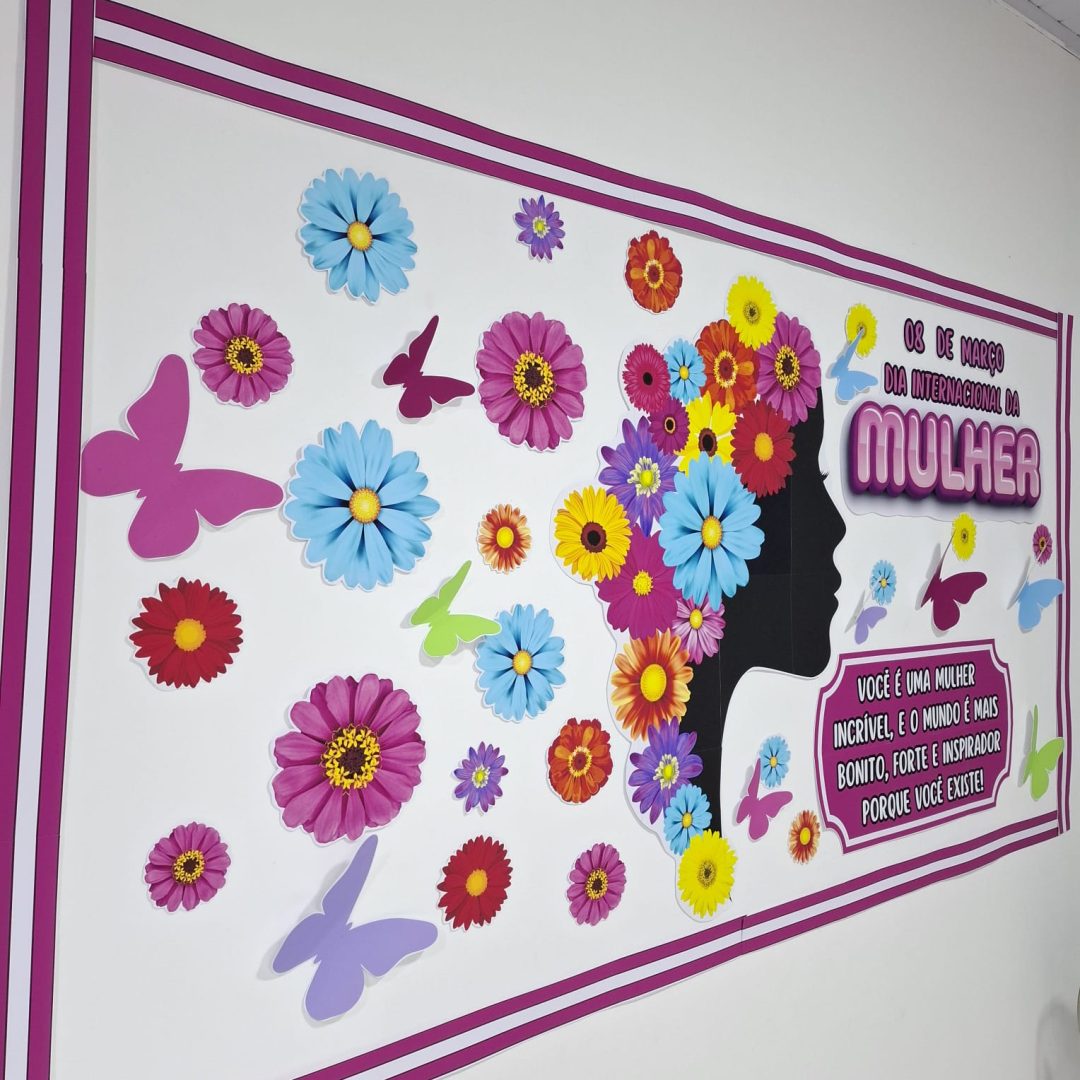 PAINEL DIA DA MULHER – SILHUETA COM FLORES