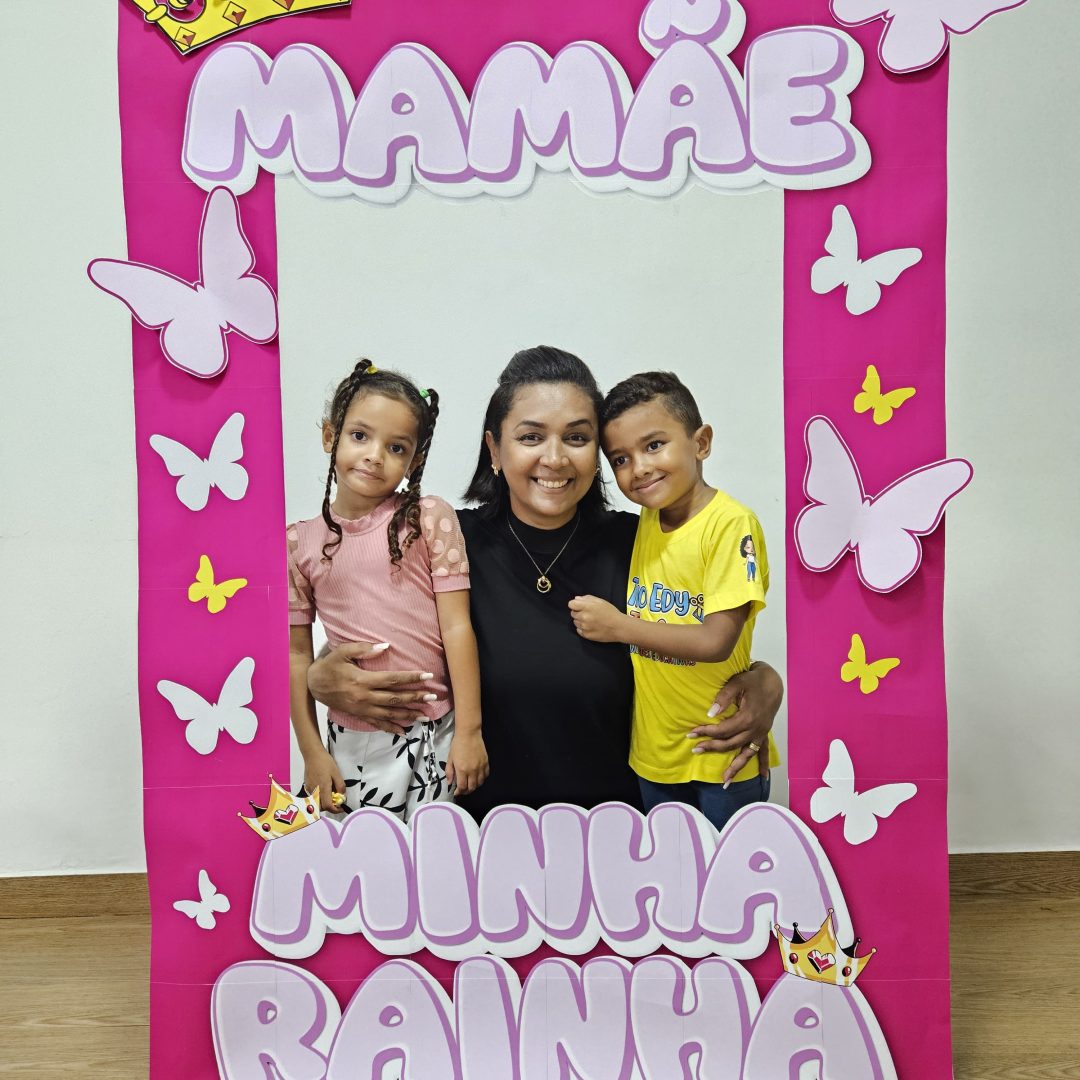 Moldura gigante "MAMÃE MINHA RAINHA"