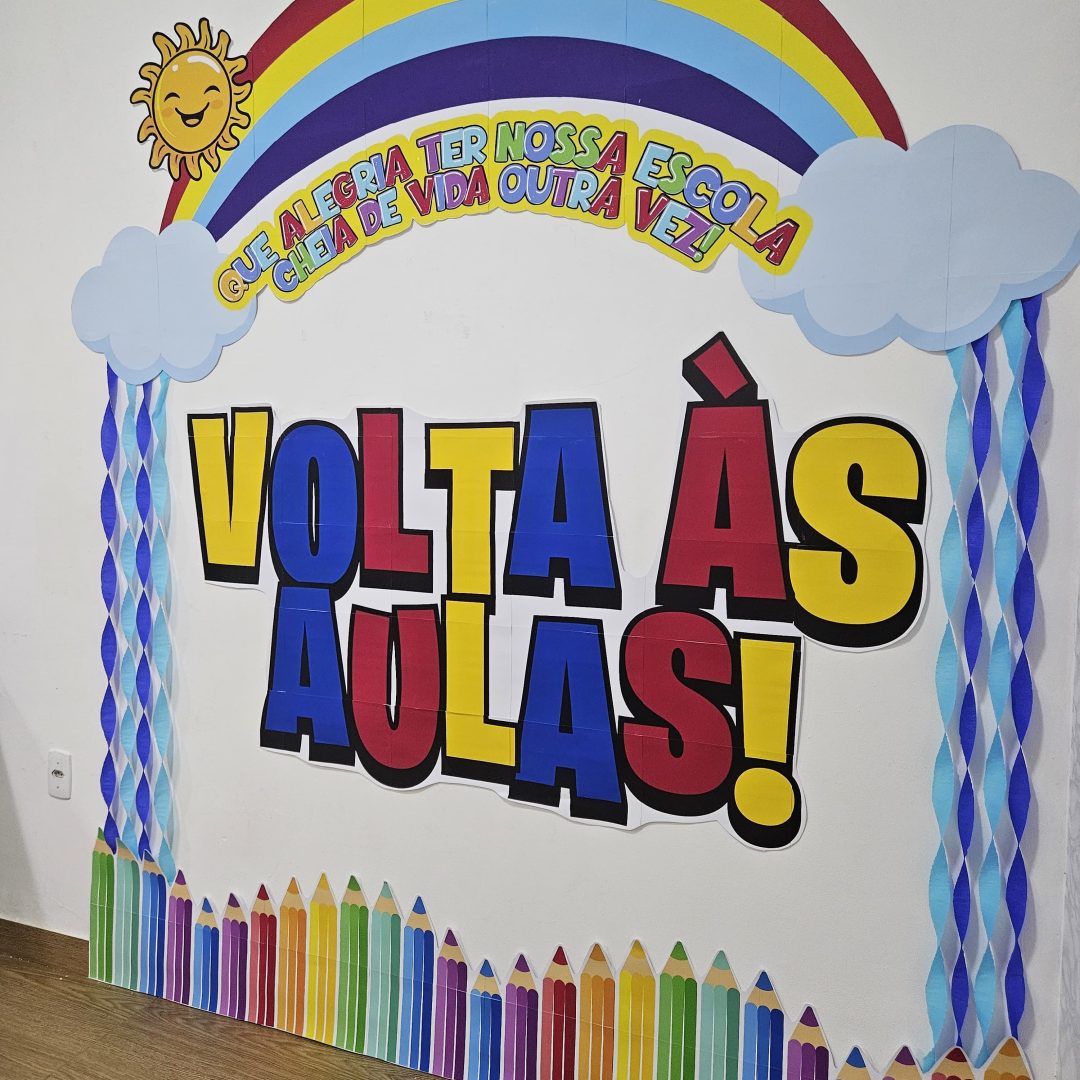 PAINEL VOLTA ÀS AULAS ARCO-ÍRIS