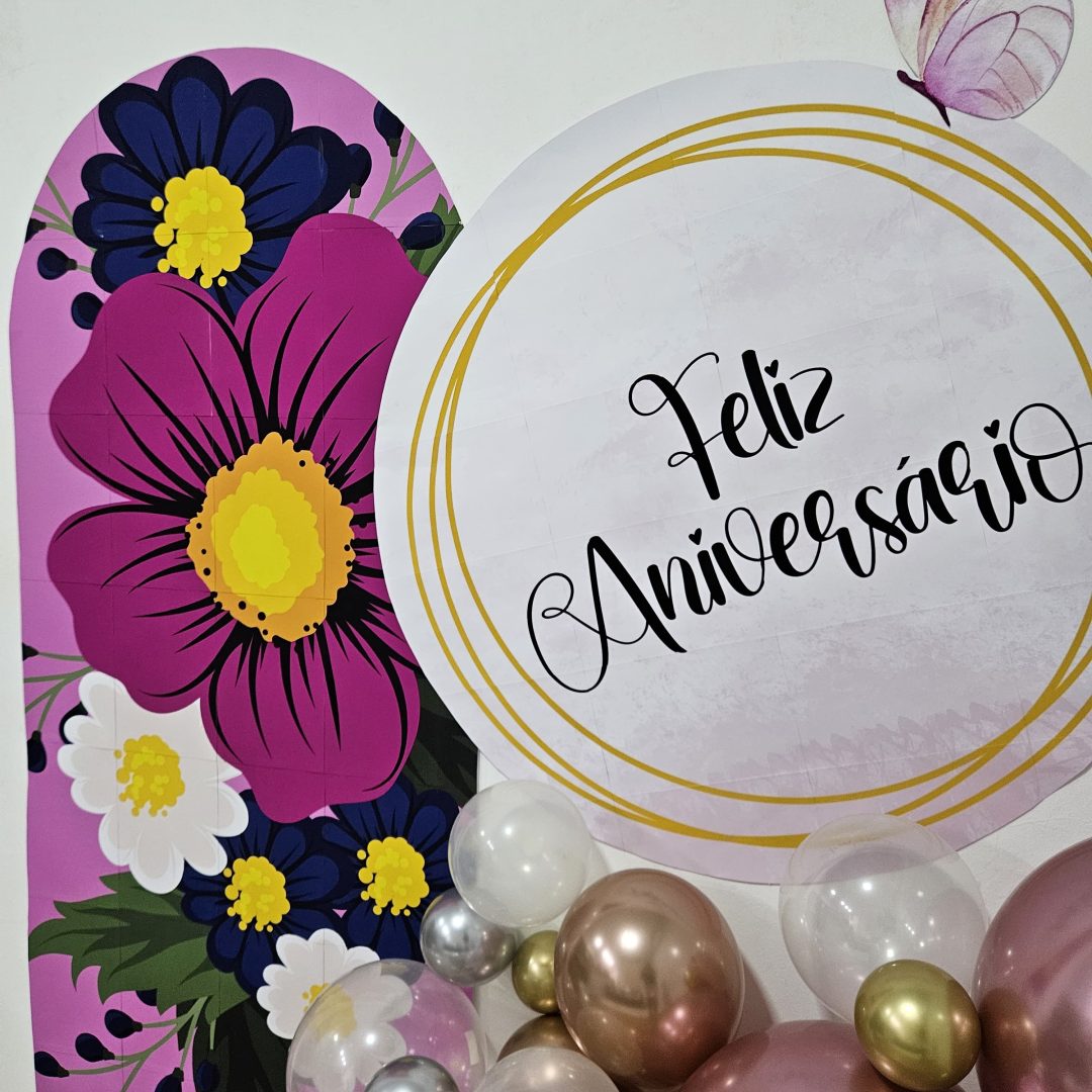 PAINEL FELIZ ANIVERSÁRIO (ROSA COM FLORES) - Imagem 6