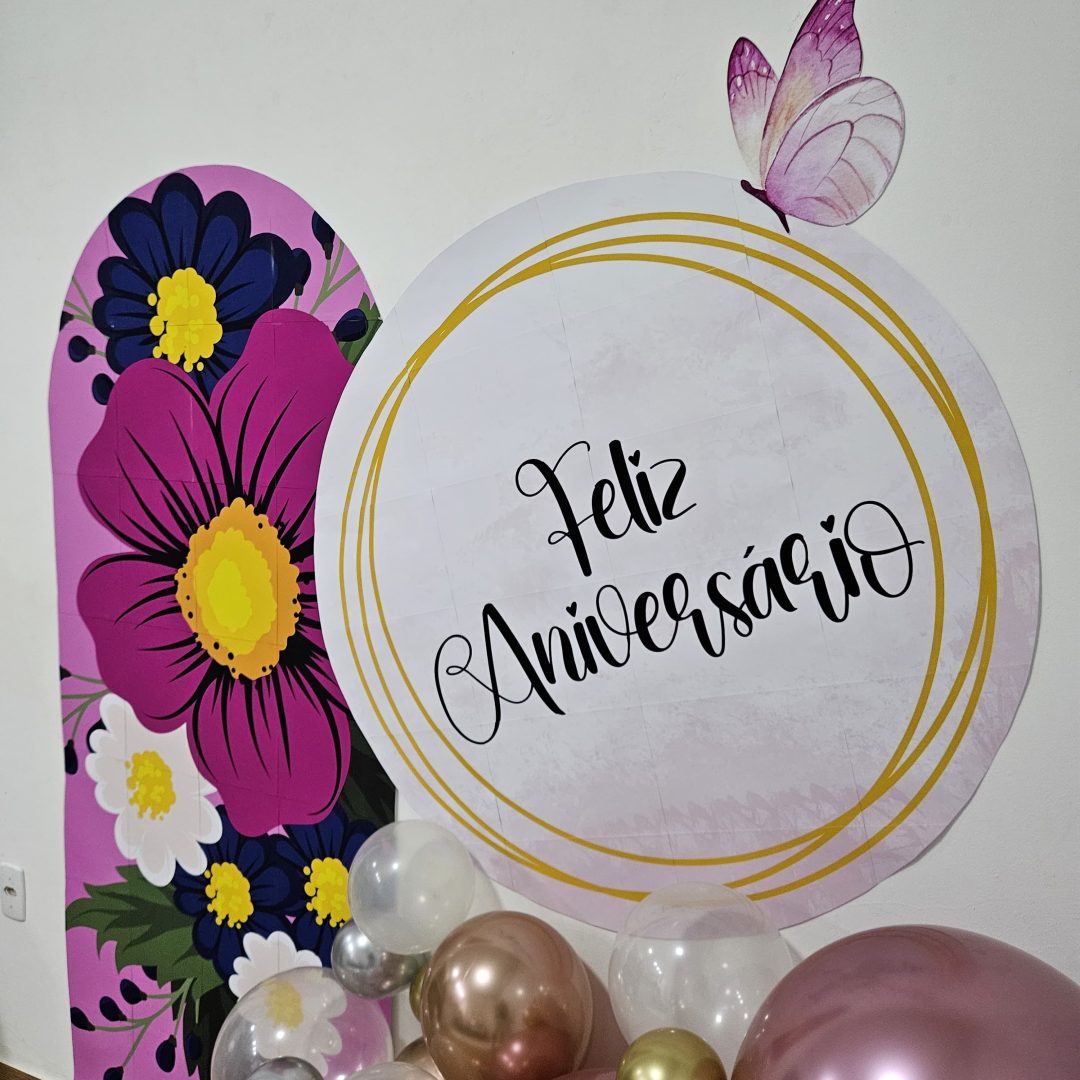 PAINEL FELIZ ANIVERSÁRIO (ROSA COM FLORES) - Imagem 2