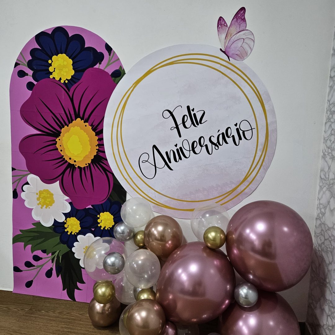 PAINEL FELIZ ANIVERSÁRIO (ROSA COM FLORES) - Imagem 3