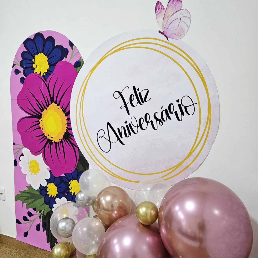 PAINEL FELIZ ANIVERSÁRIO (ROSA COM FLORES) - Imagem 4