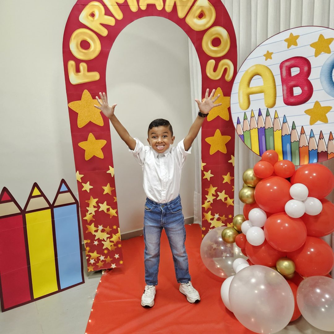 PORTAL FORMANDOS ABC - VERMELHO COM PAINEL REDONDO