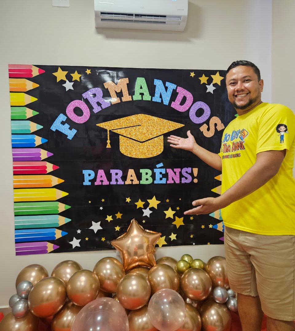 BANNER GIGANTE FORMANDOS - PRETO COM LÁPIS COLORIDO