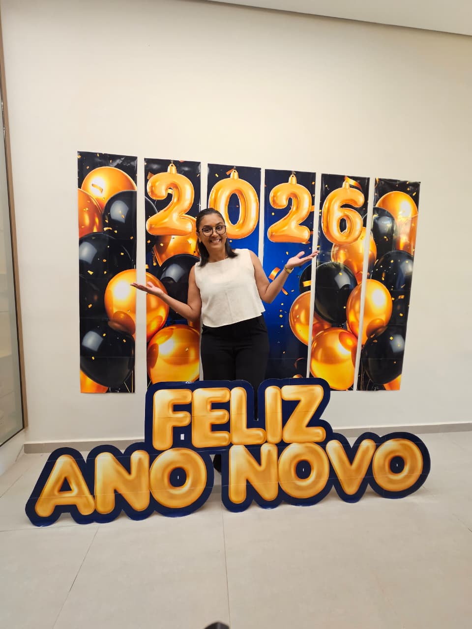 PAINEL FELIZ ANO NOVO - COLUNA DE BALÕES 2026