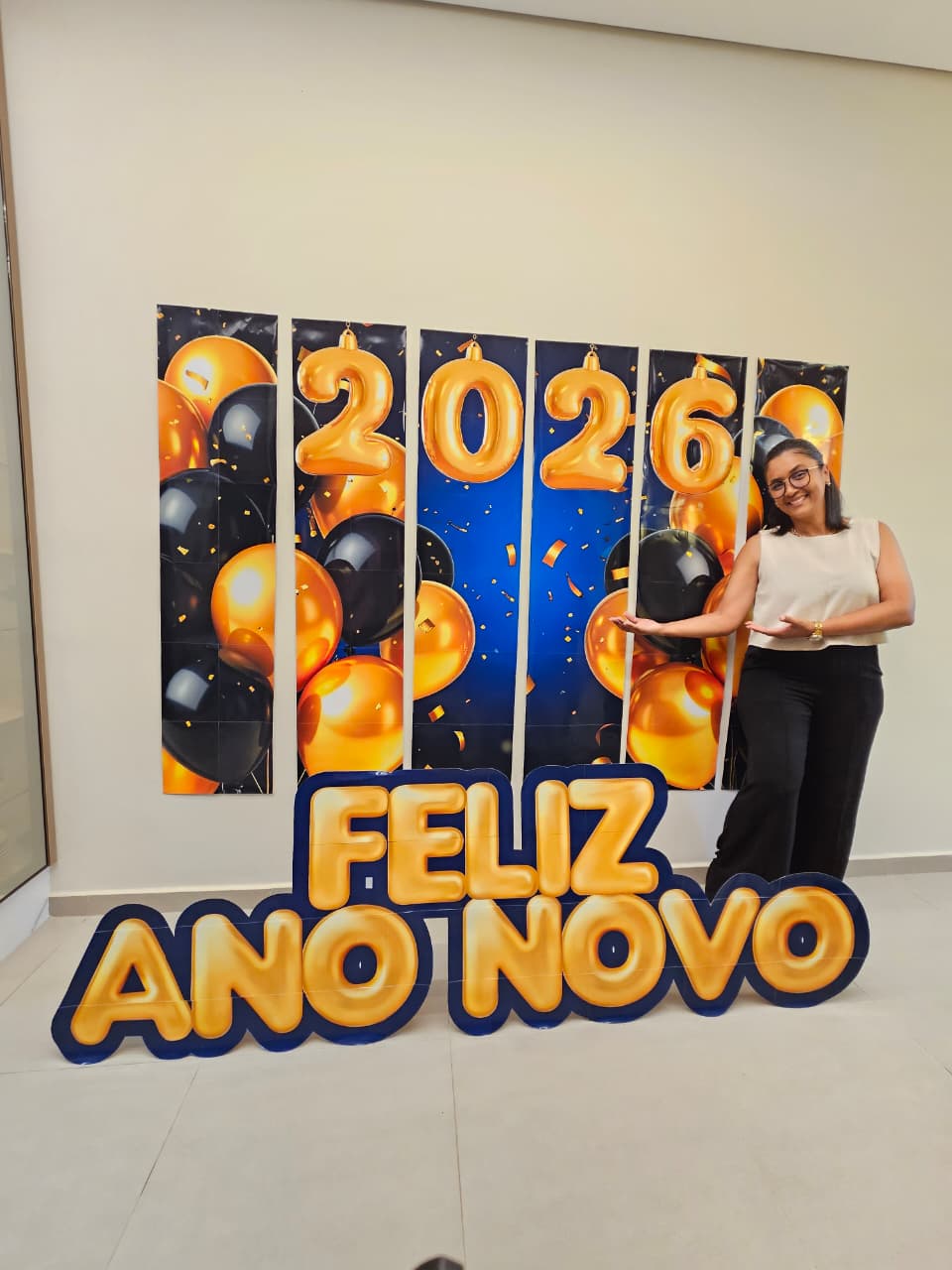 PAINEL FELIZ ANO NOVO - COLUNA DE BALÕES 2026 - Imagem 3