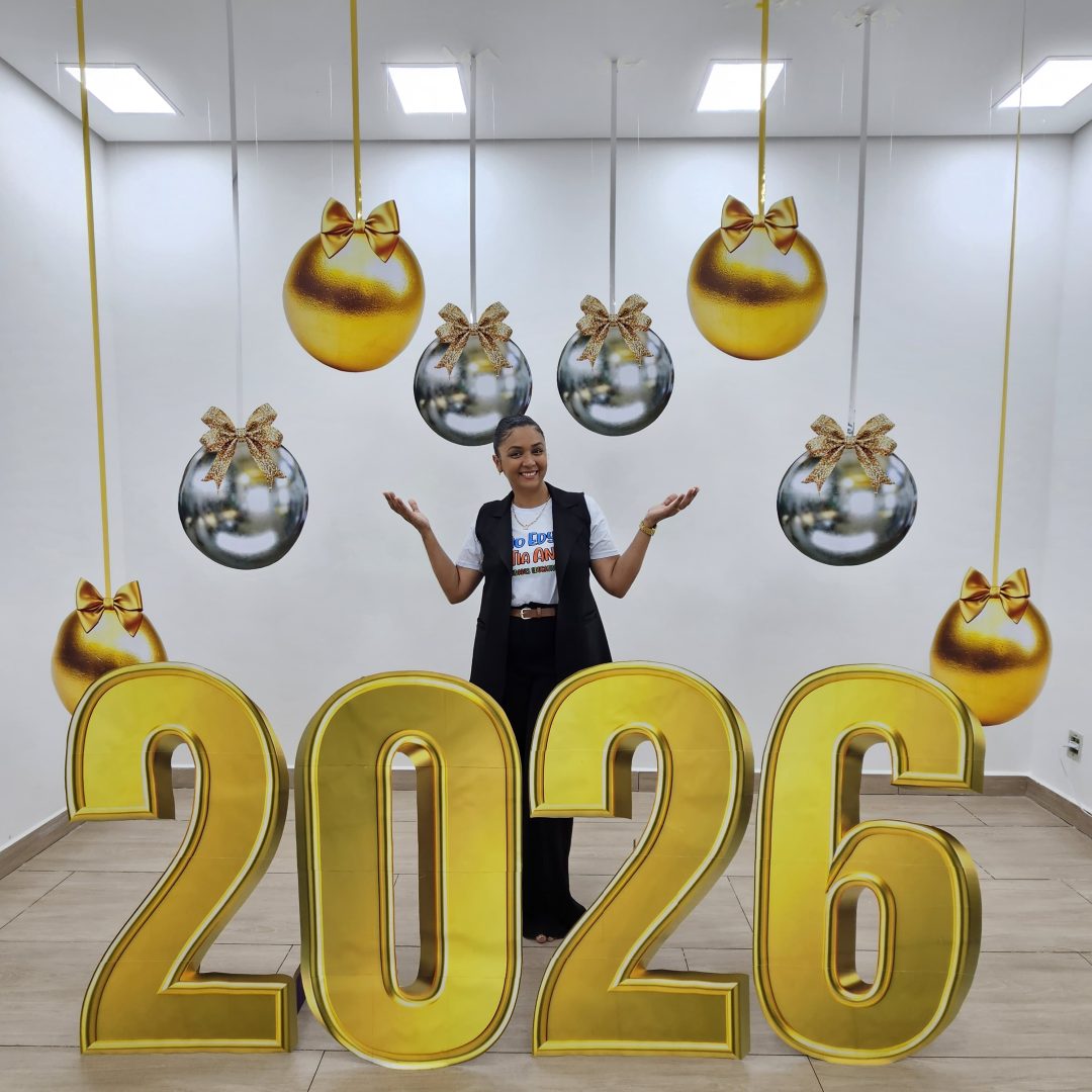 CENÁRIO PARA FOTOS 2026 COM BOLAS GIGANTE - PRATA E DOURADO