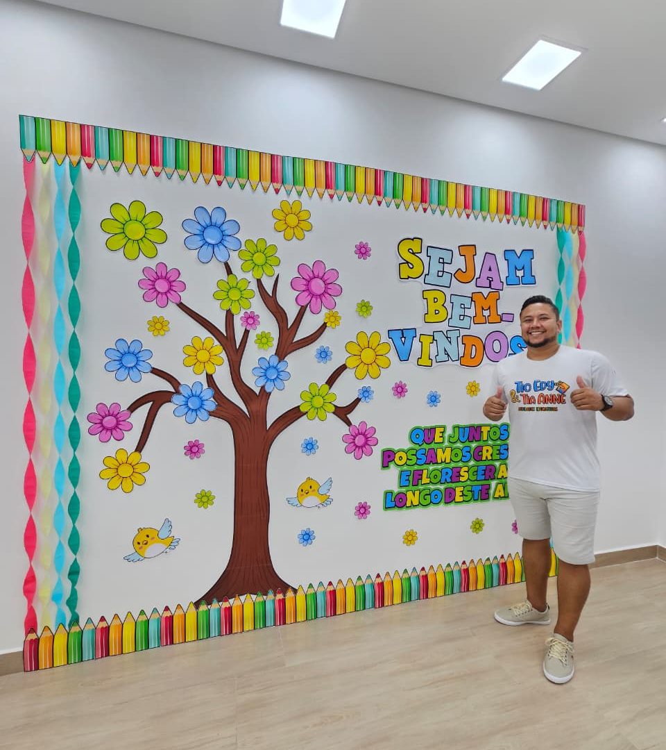 PAINEL ÁRVORE COM FLORES COLORIDAS - VOLTA ÀS AULAS