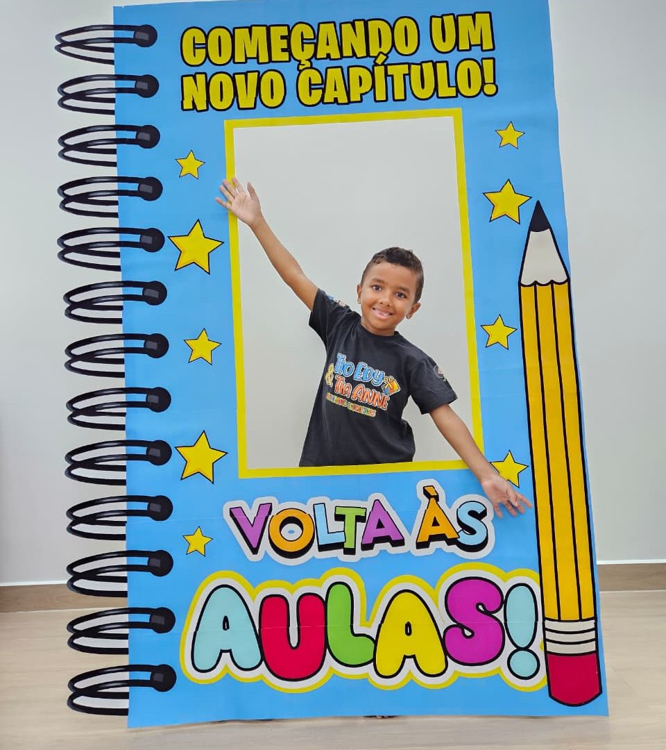 MOLDURA GIGANTE NOVO CAPÍTULO - VOLTA ÀS AULAS
