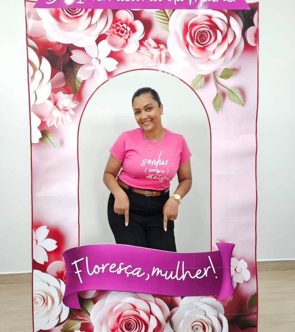 MOLDURA GIGANTE FLORESÇA MULHER