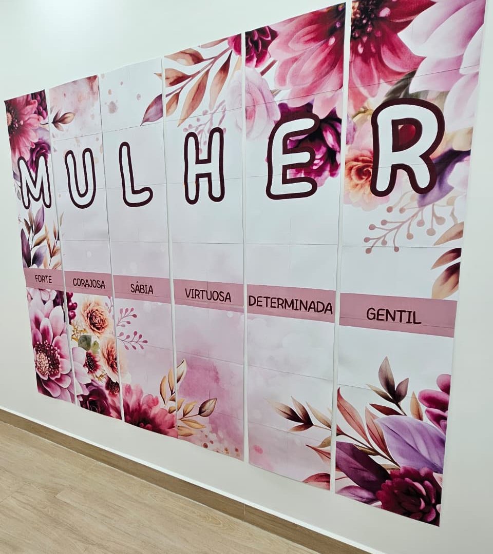 PAINEL DIA DA MULHER - COLUNAS DE ADJETIVOS