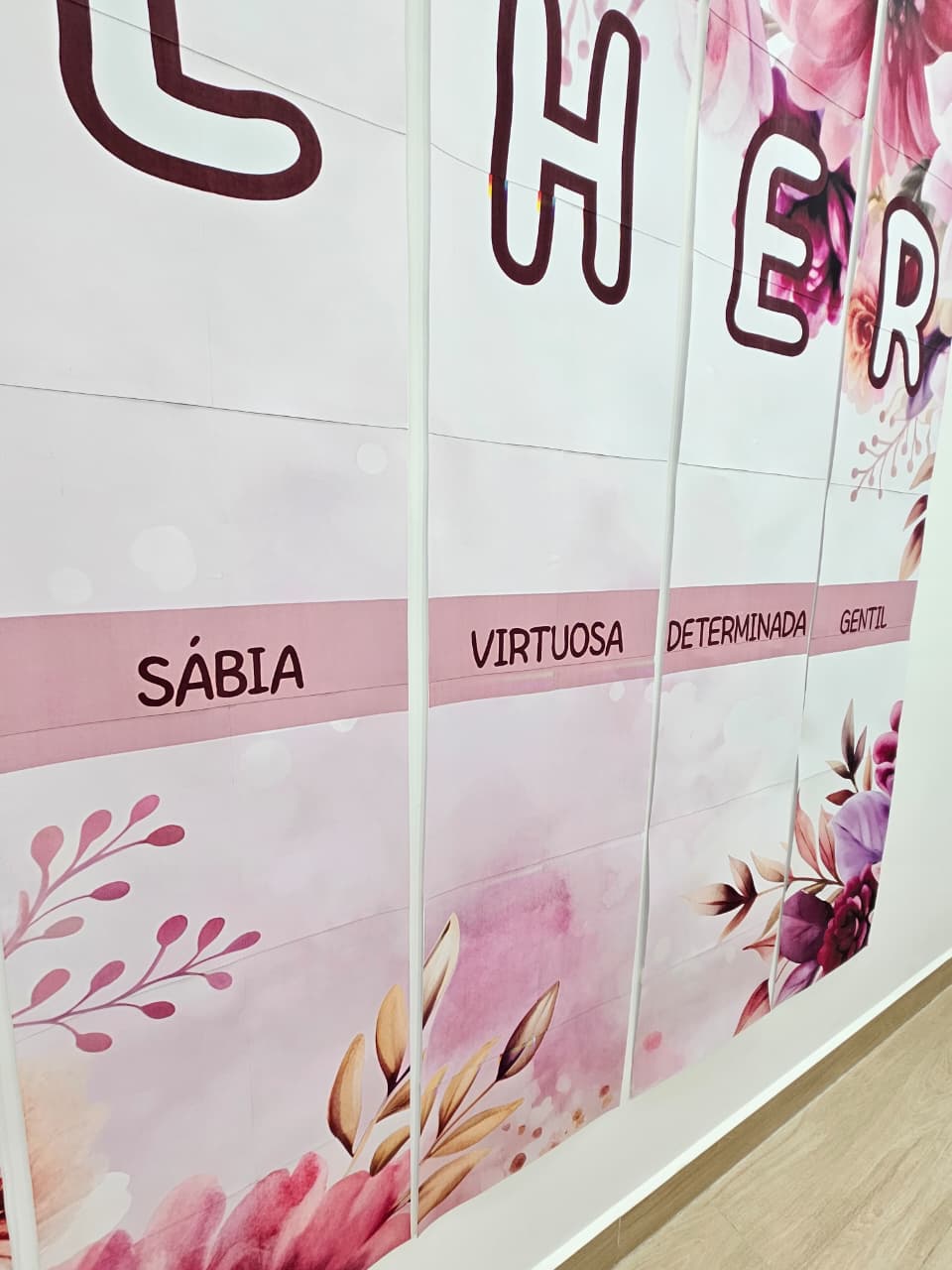 PAINEL DIA DA MULHER - COLUNAS DE ADJETIVOS - Imagem 2