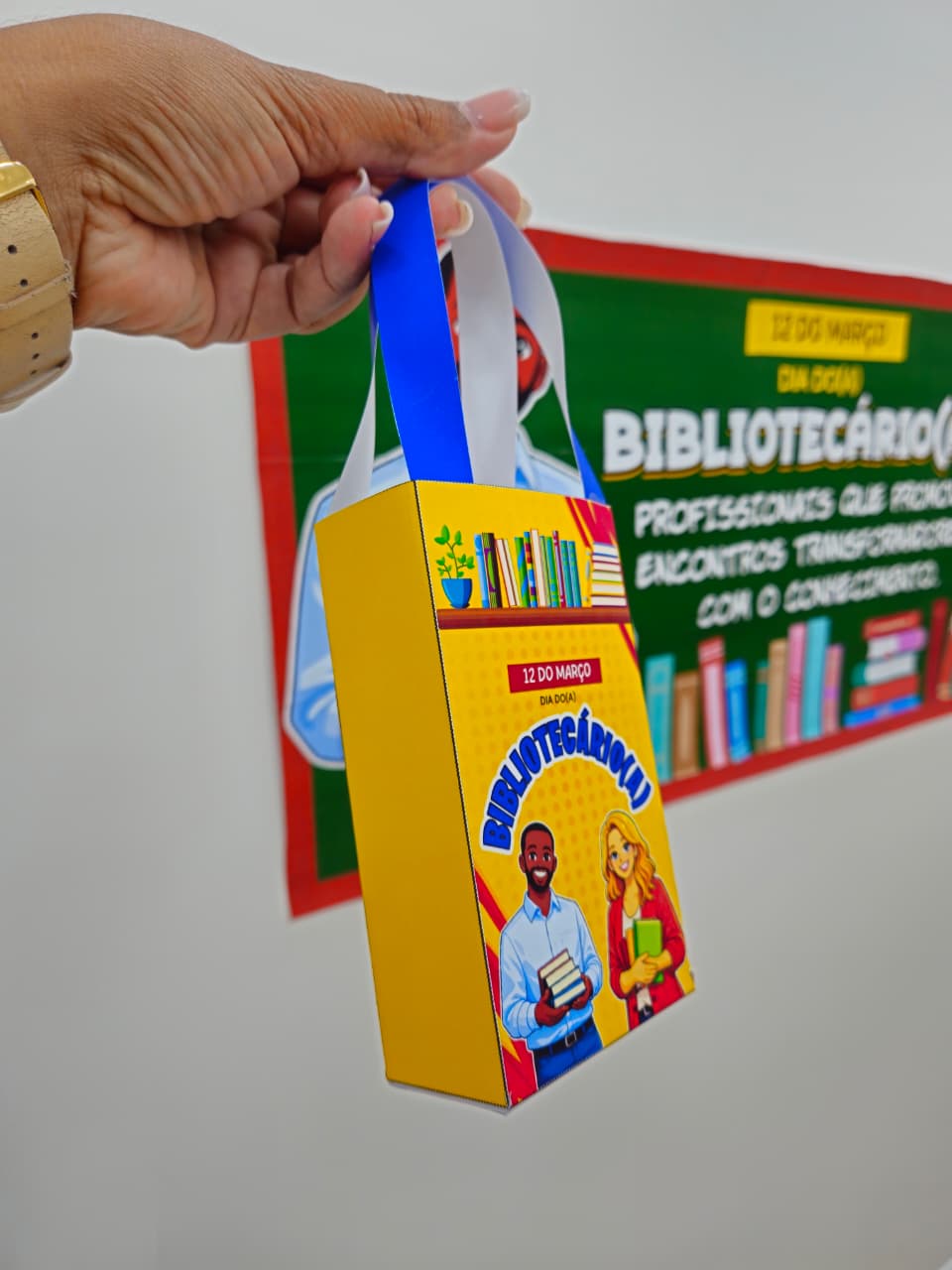 DIA DO(A) BIBLIOTECÁRIO(A) - CARTAZ E LEMBRANCINHA - Imagem 3