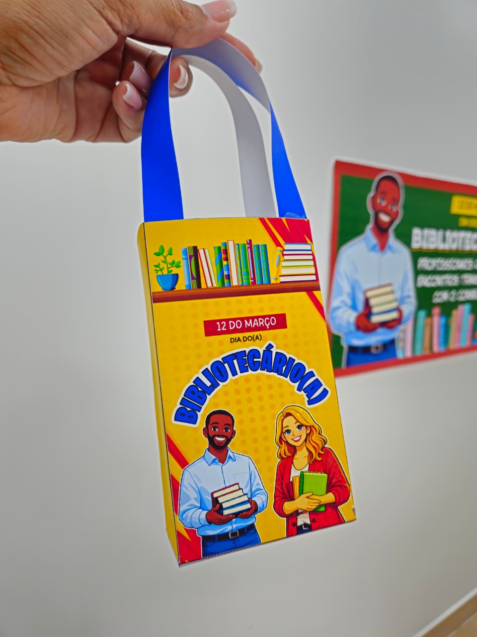 DIA DO(A) BIBLIOTECÁRIO(A) - CARTAZ E LEMBRANCINHA - Imagem 2