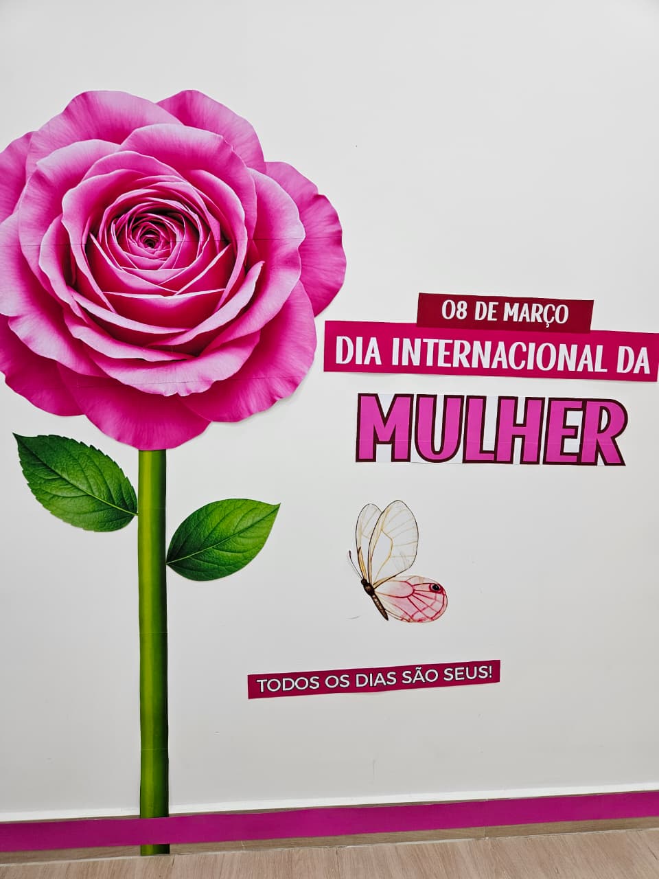 PAINEL DE PORTA - DIA DA MULHER ROSA GIGANTE - Imagem 10