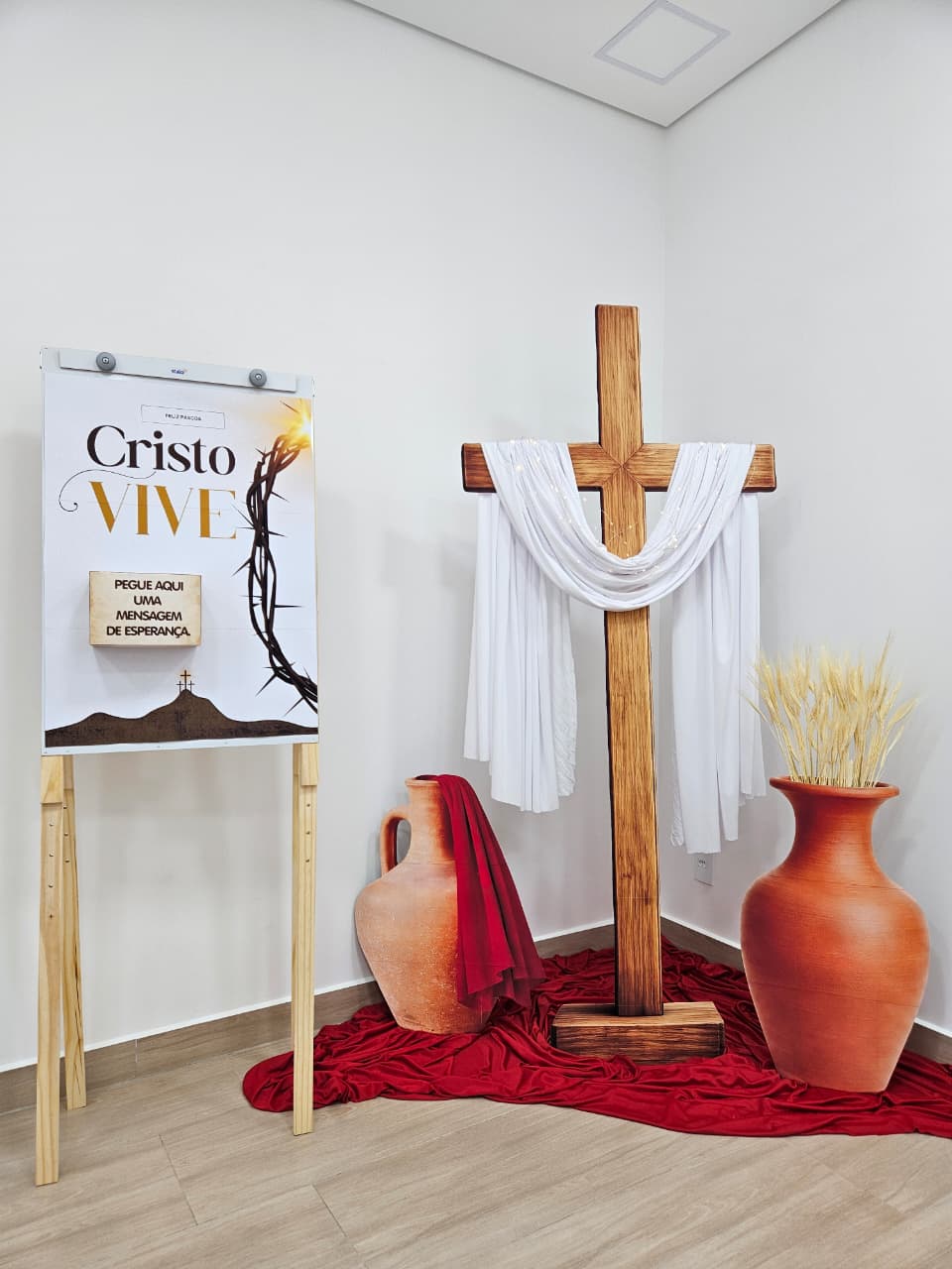 CENÁRIO DE PÁSCOA COM CAIXA MENSAGEM DE ESPERANÇA