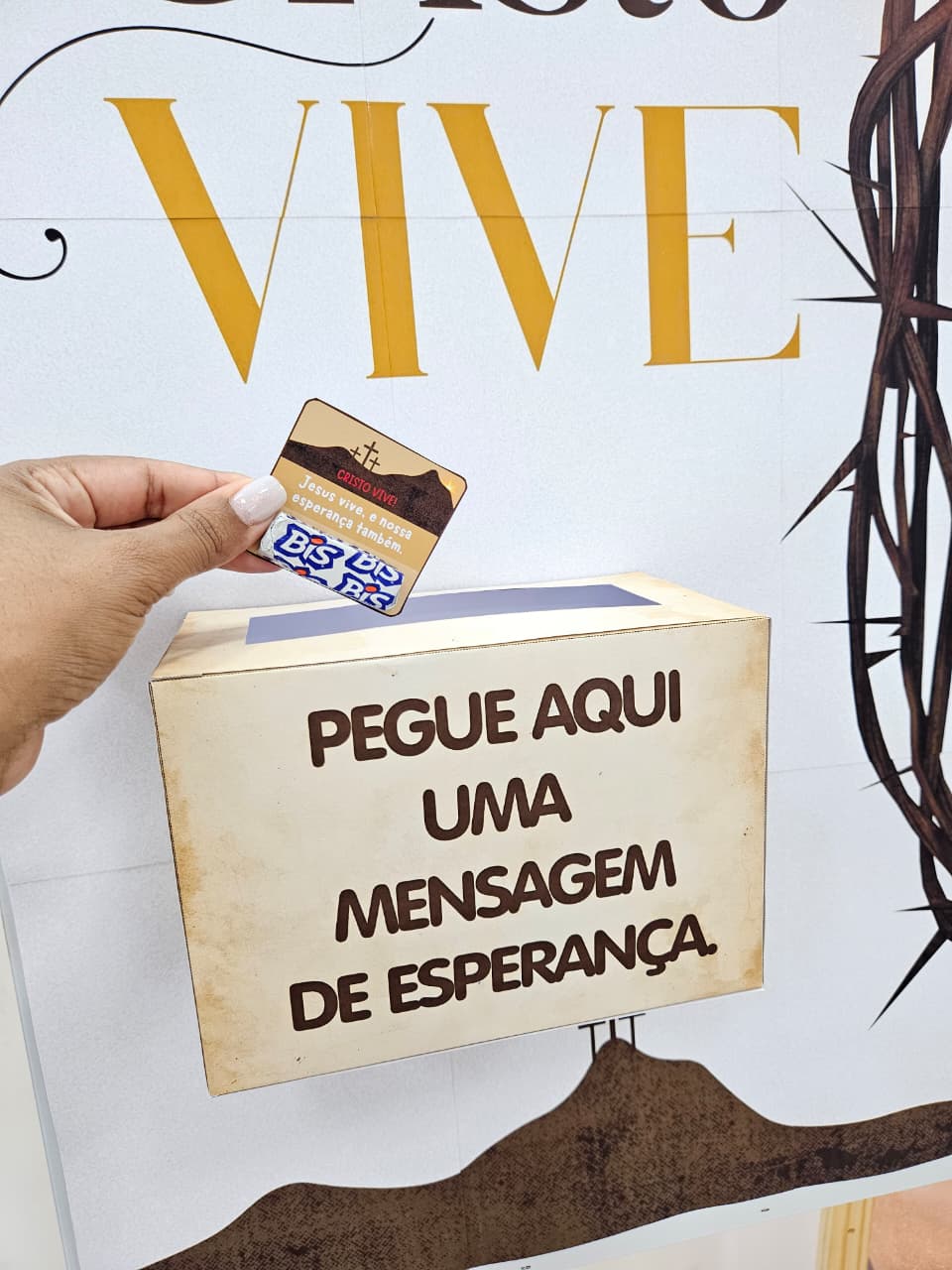 CENÁRIO DE PÁSCOA COM CAIXA MENSAGEM DE ESPERANÇA - Imagem 6