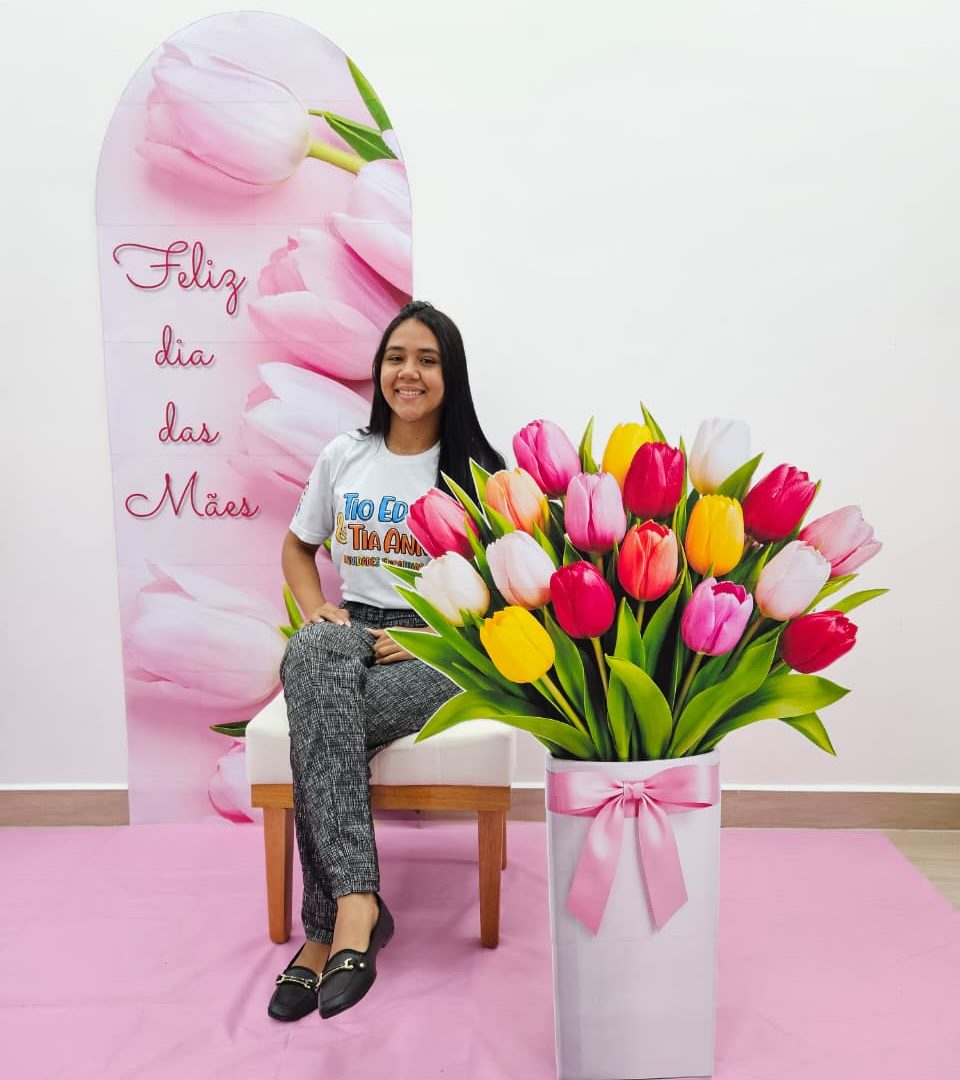 PAINEL E VASO DE TULIPAS - DIA DAS MÃES