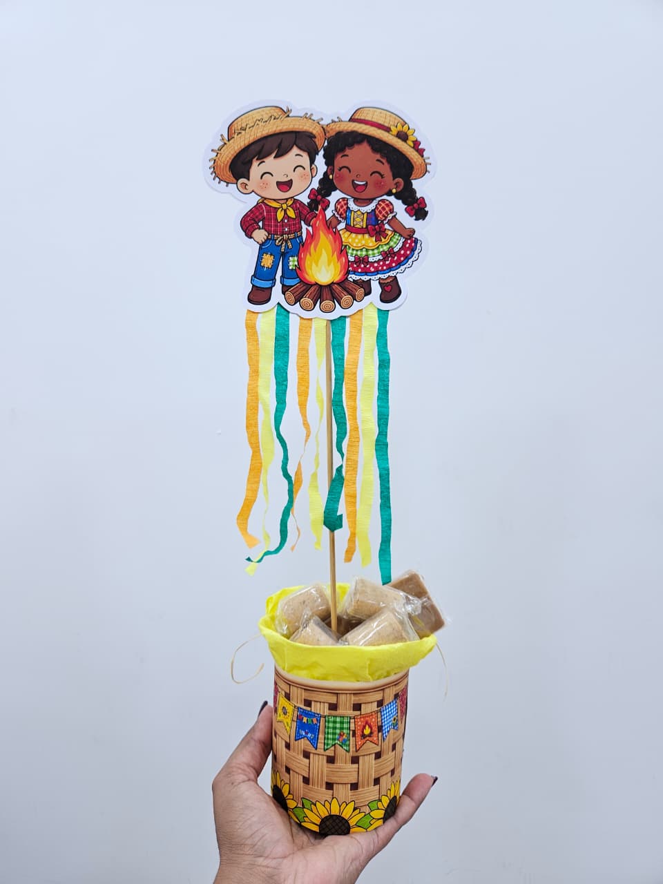 CENTRO DE MESA MENINO E MENINA FESTA JUNINA - Imagem 4