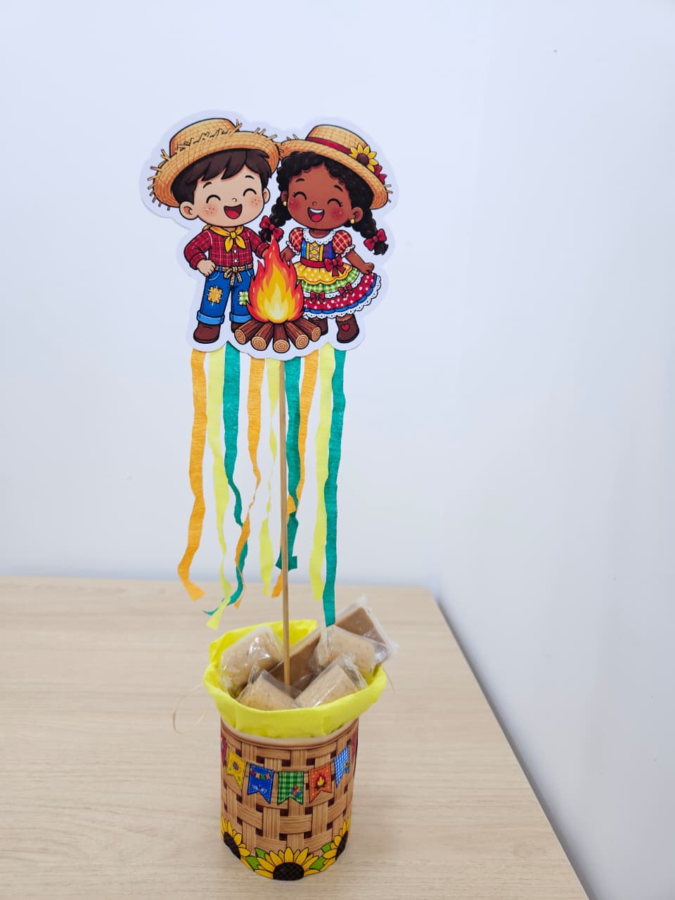 CENTRO DE MESA MENINO E MENINA FESTA JUNINA - Imagem 6