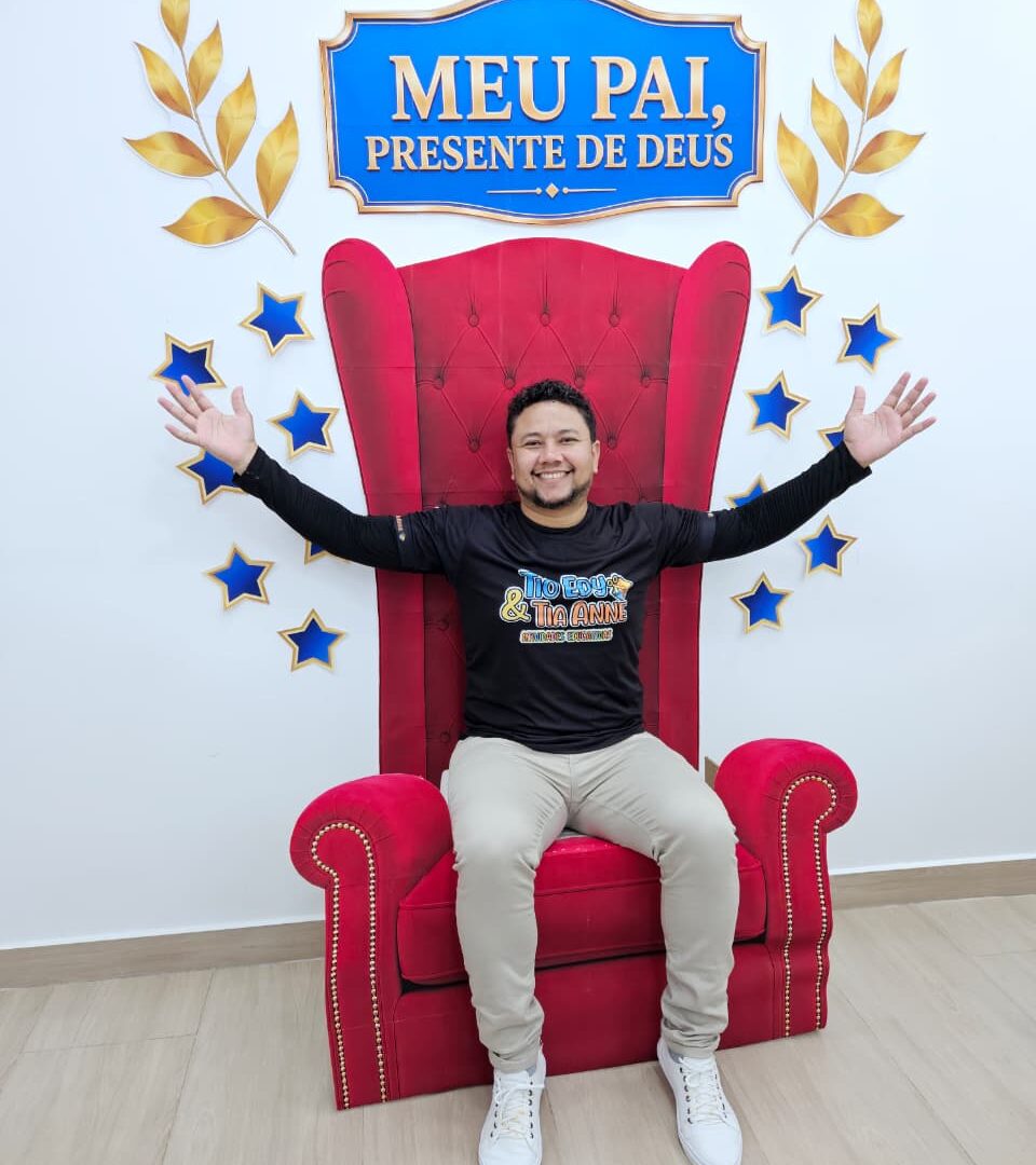 DIA DOS PAIS - POLTRONA DO PAPAI - VERMELHA - PRESENTE DEUS