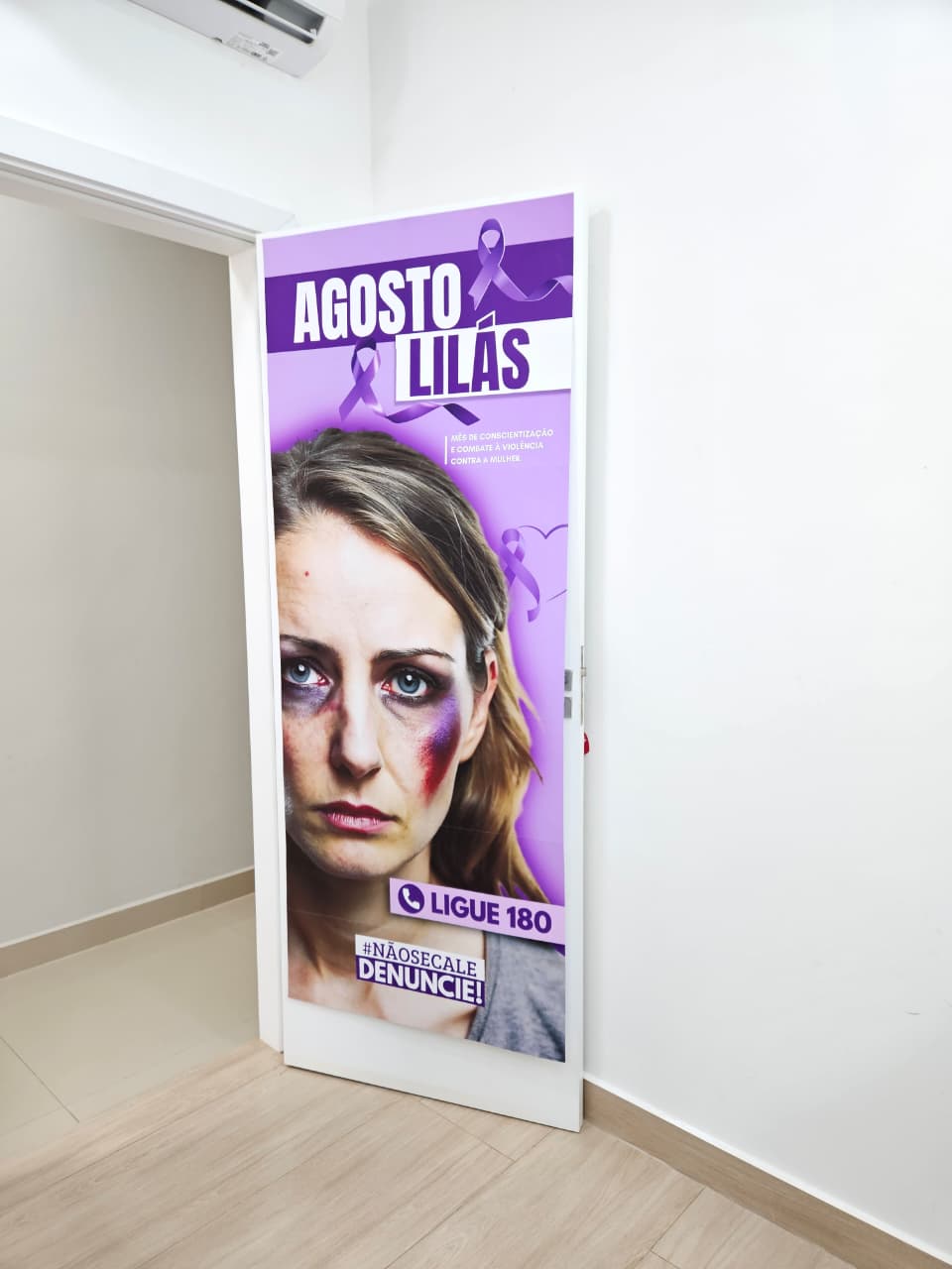 CARTAZ DE PORTA AGOSTO LILÁS - Imagem 10