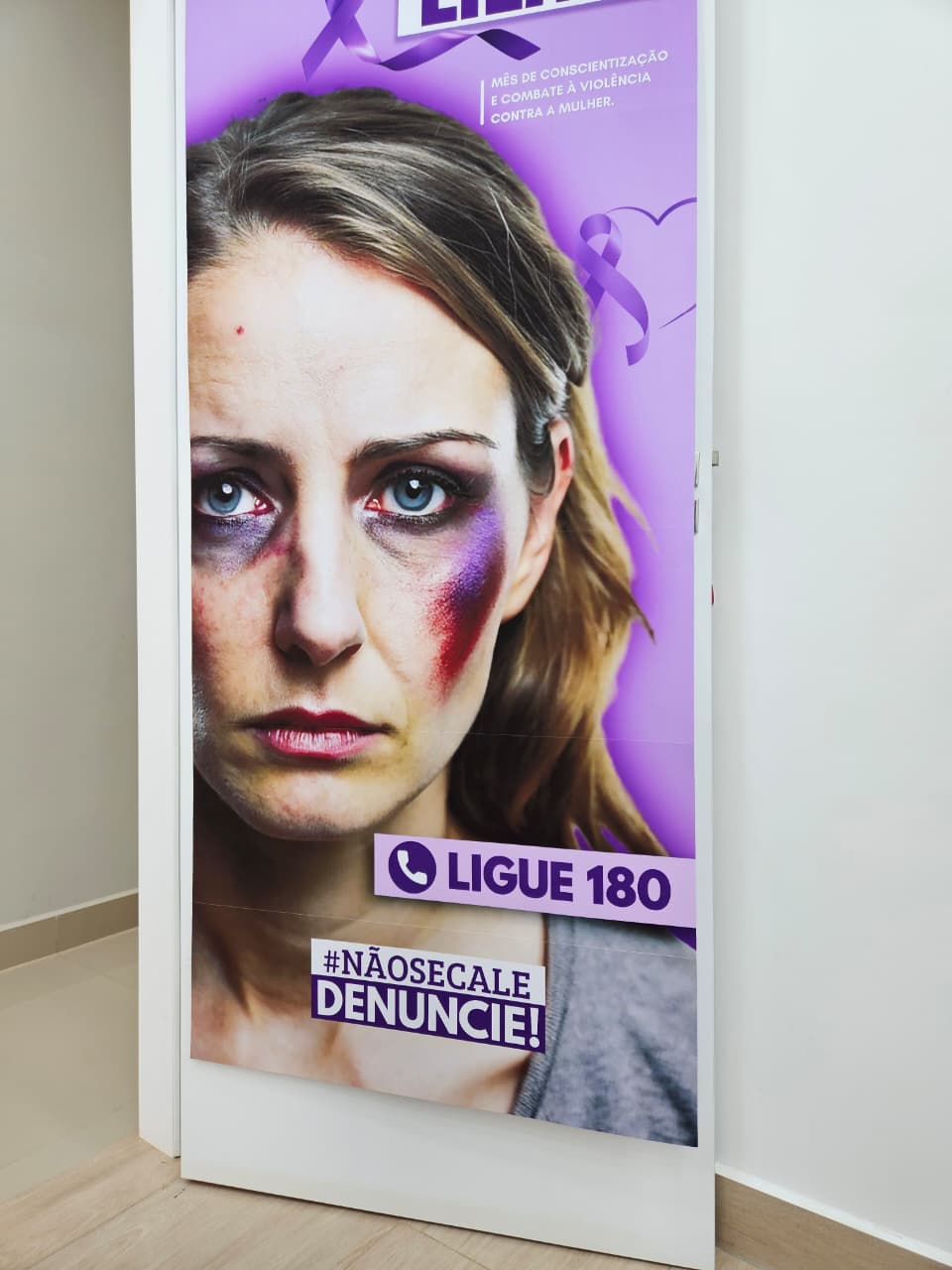 CARTAZ DE PORTA AGOSTO LILÁS - Imagem 6